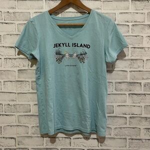 Women’s Life is Good light blue colored Adirondack flower short sleeve t-shirt S